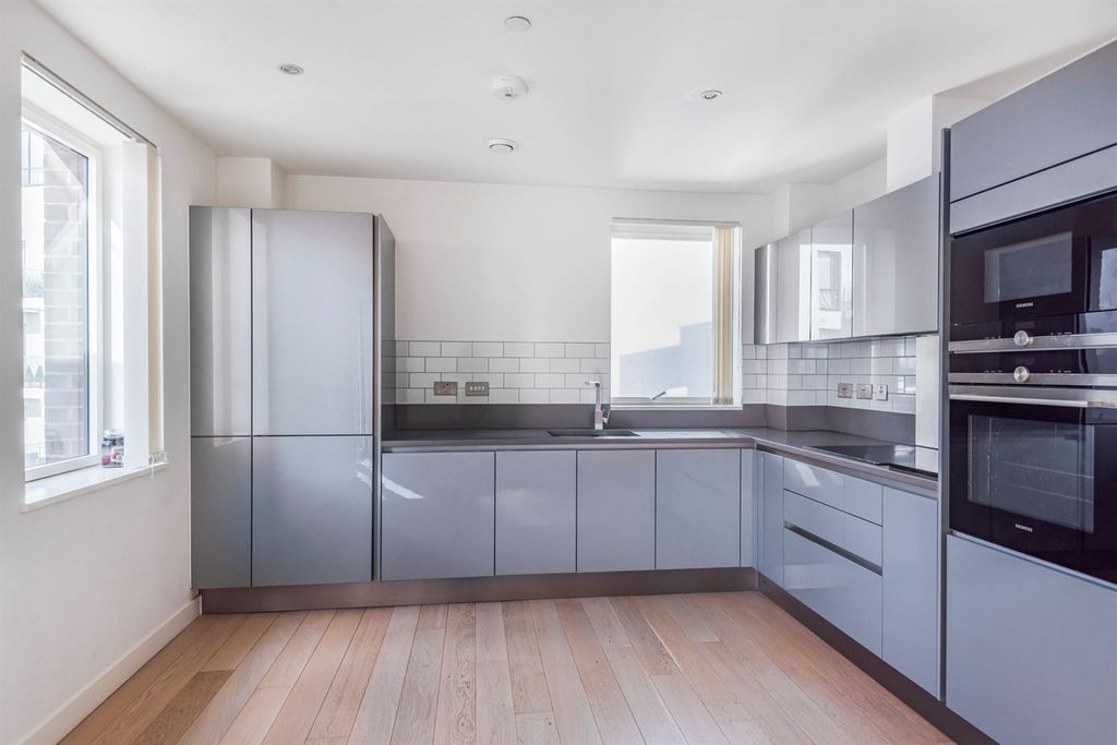 Property photo 3 of 13 Kitchen