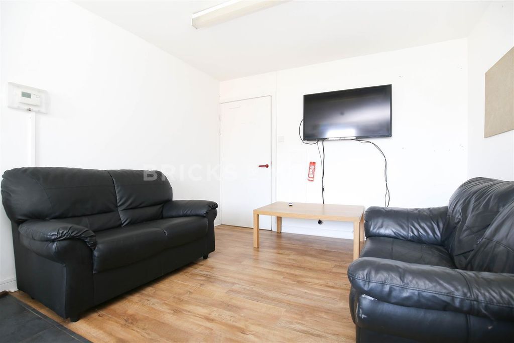 Property photo 3 of 12 Kspaz7Sm6Xsfymmwgpzwn9Svefg.Jpg