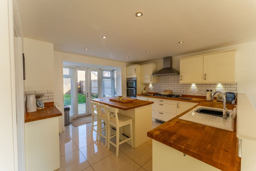 Property photo 2 of 26