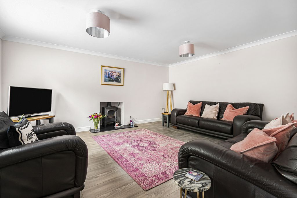 Property photo 2 of 34