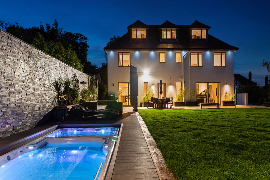 Property photo 2 of 21