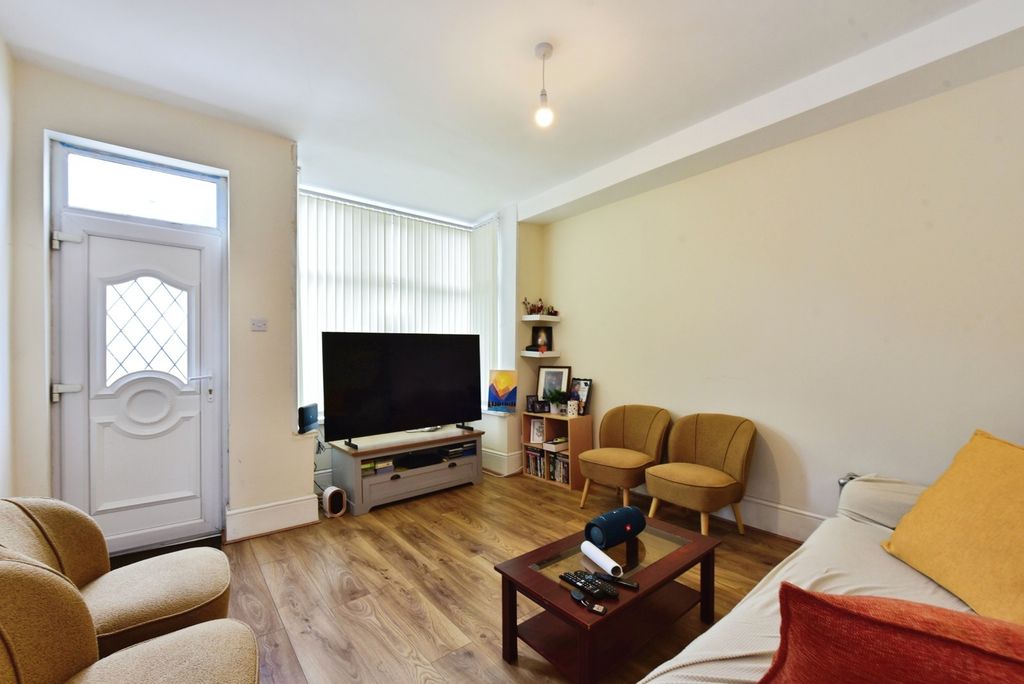 Property photo 1 of 17 Pbox-Img.Jpg