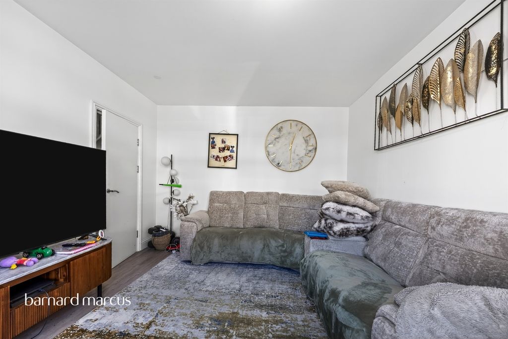 Property photo 3 of 18