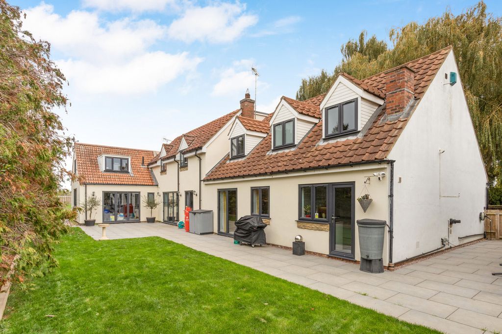 Property photo 3 of 48