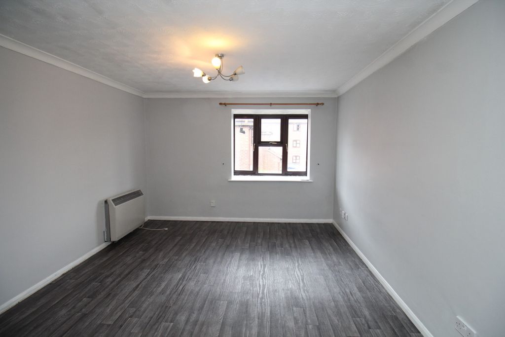 Property photo 2 of 6 Lounge