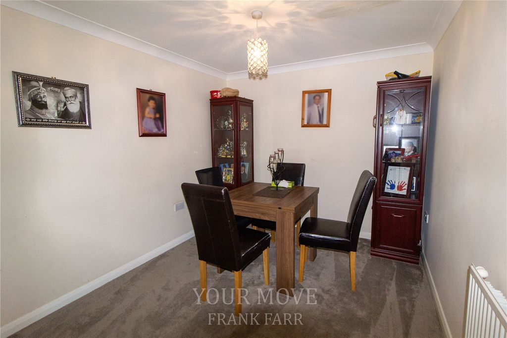 Property photo 3 of 18 Dining