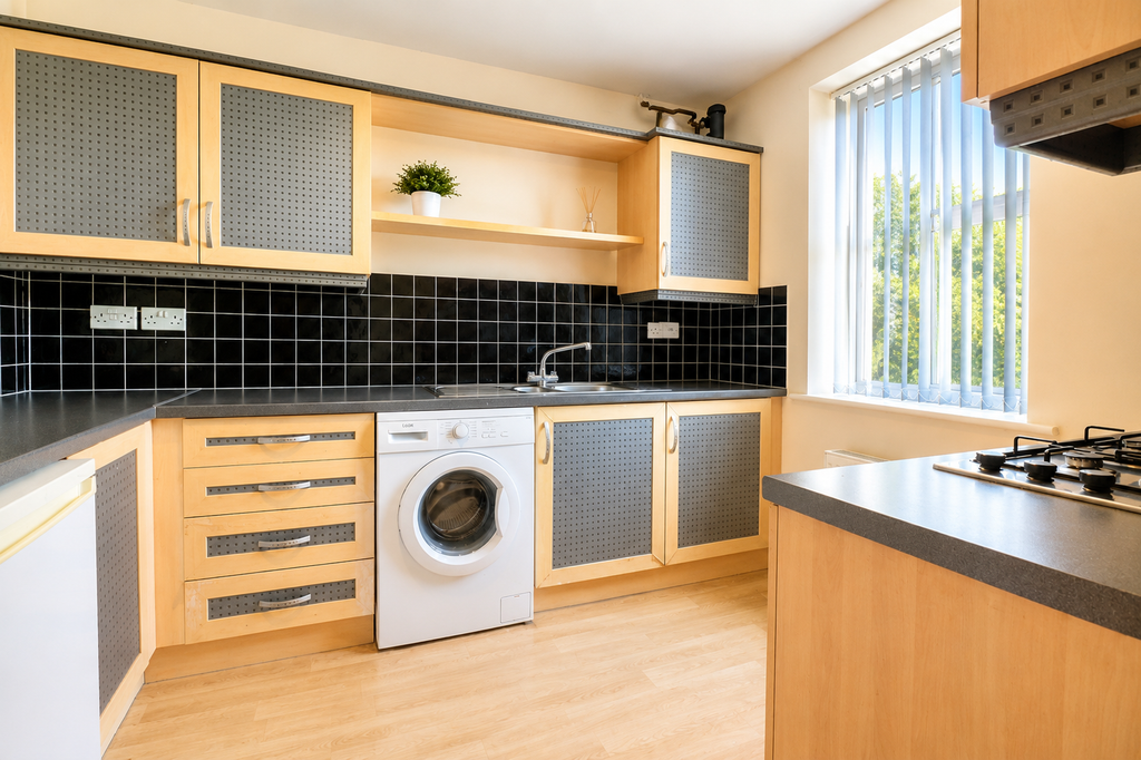 Property photo 3 of 19 Kitchen