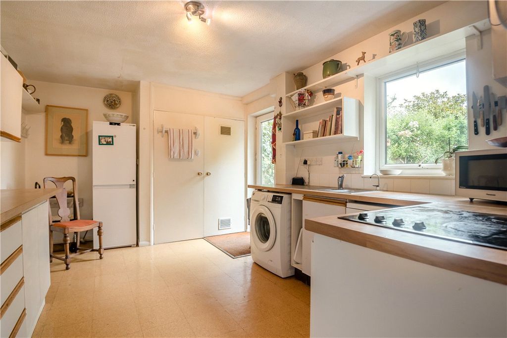 Property photo 2 of 9 Kitchen