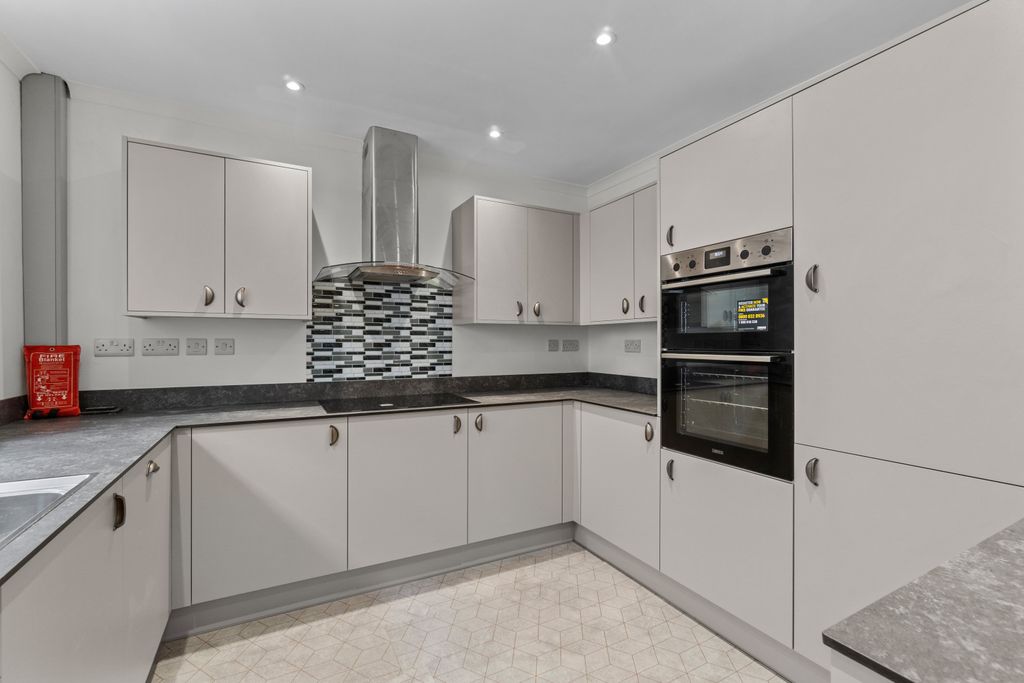 Property photo 3 of 9 0007