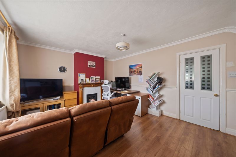 Property photo 3 of 12 Photo 6