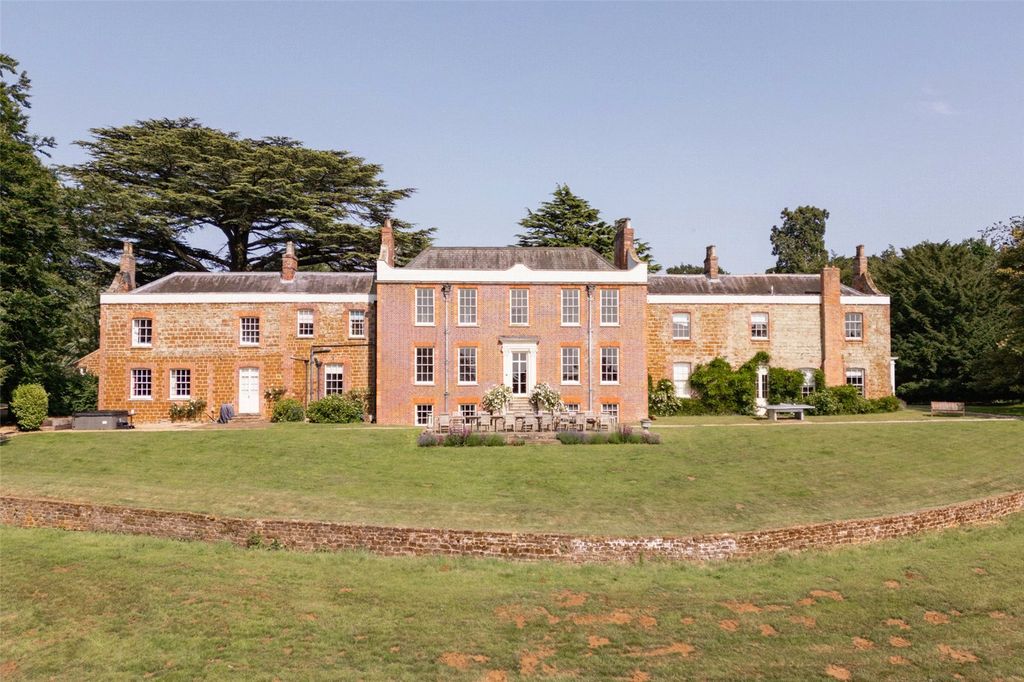 Property photo 1 of 20 Ingoldisthorpe Hall