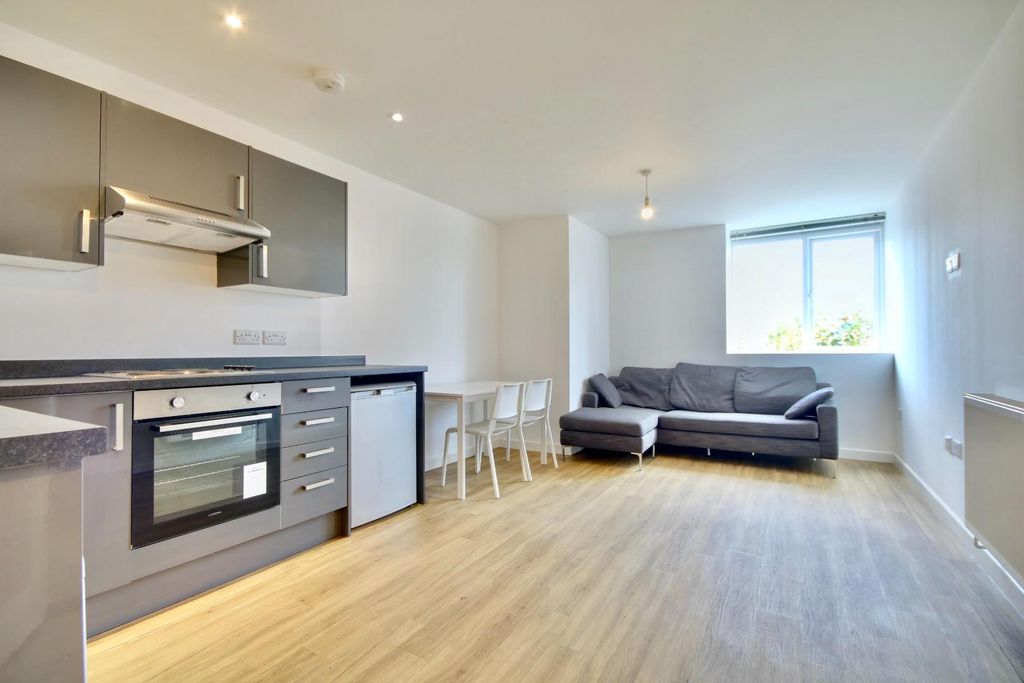 Property photo 2 of 9 C0690F82-F5CC-40F2-Beaf-B598897Dd338_1_201_A.Jpeg