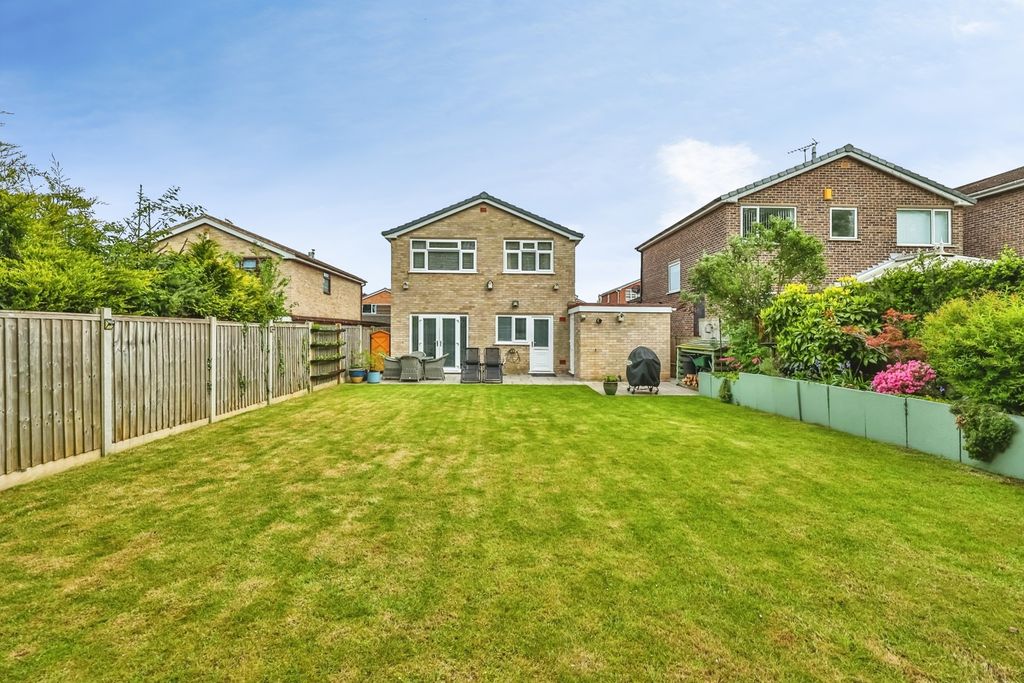 Property photo 3 of 25 Garden