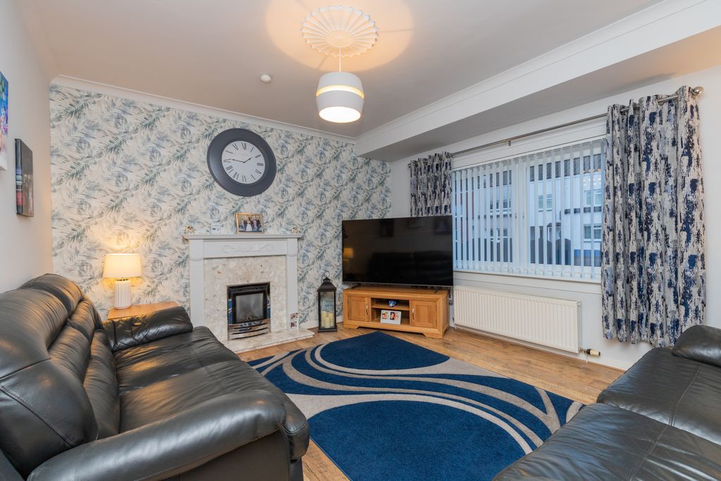 Property photo 2 of 21 145 Linburn Road Penilee  Glasgow G52 4El-1