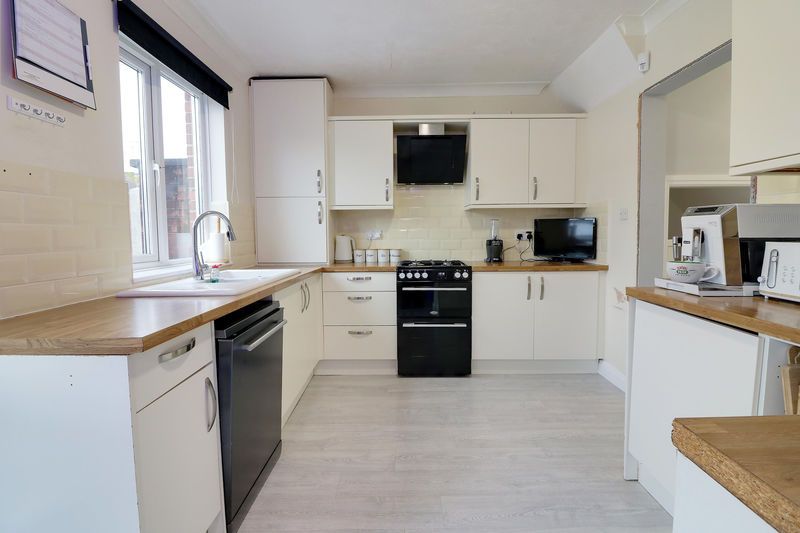 Property photo 3 of 22 Kitchen