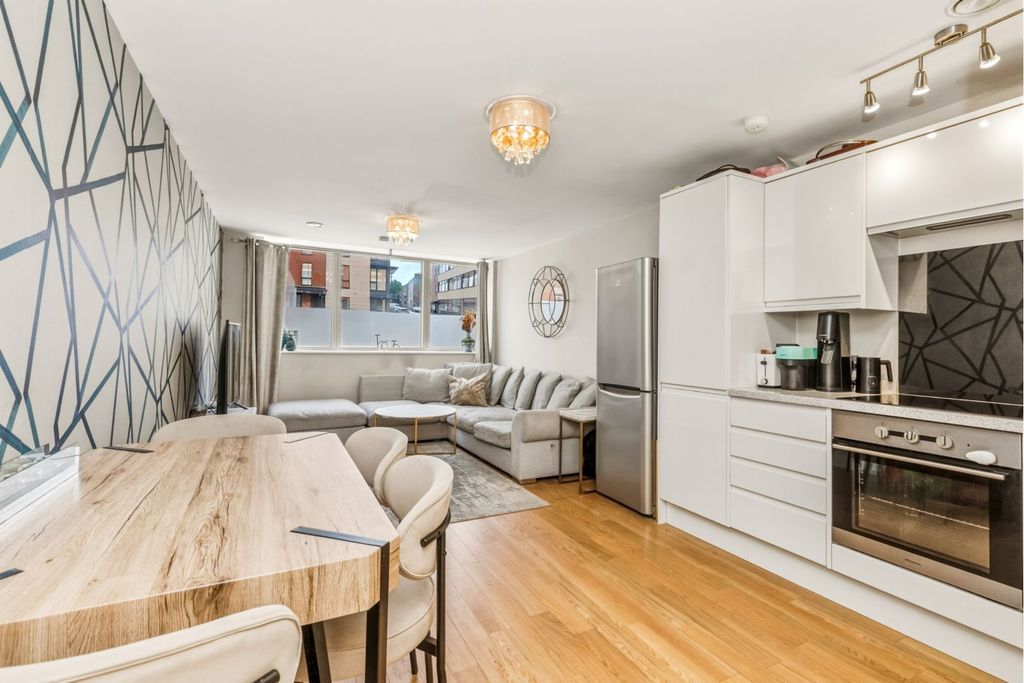 Property photo 1 of 10 Living / Dining Room