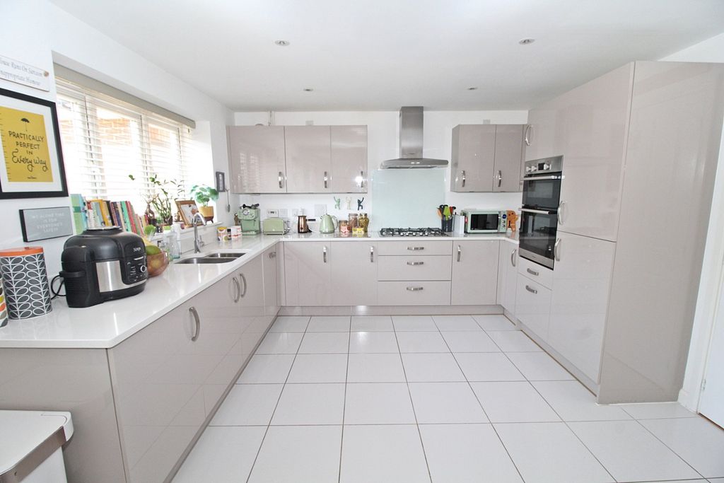 Property photo 2 of 17 3935053