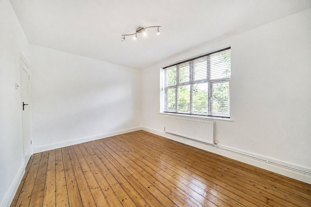 Property photo 2 of 13 Picture No. 27