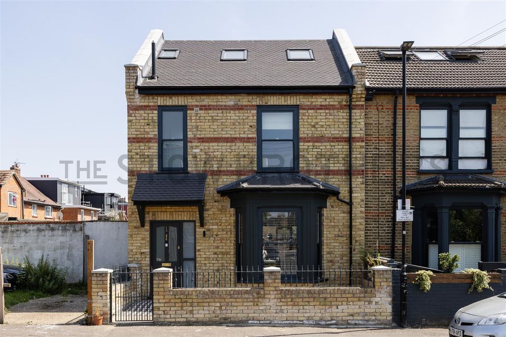 Property photo 1 of 34