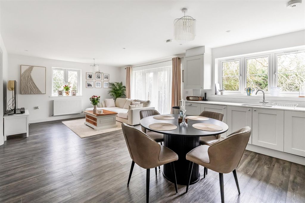 Property photo 2 of 22 7-Woodpecker-Gardens-4.Jpg