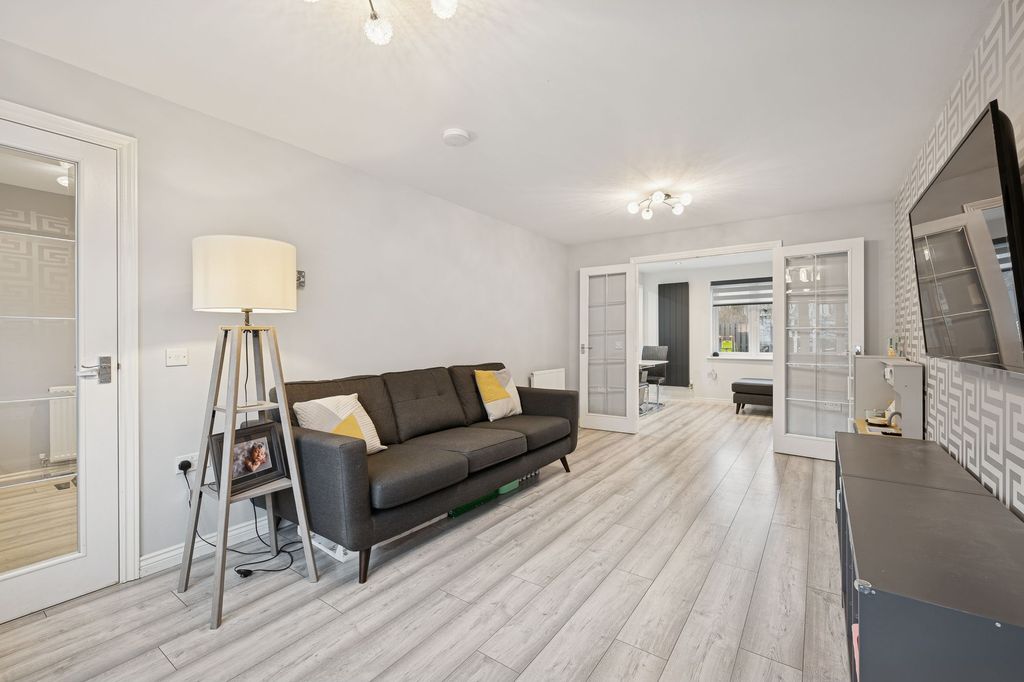 Property photo 3 of 39 Lounge