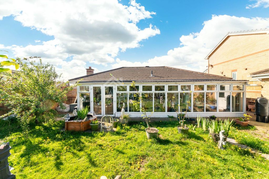 Property photo 2 of 33