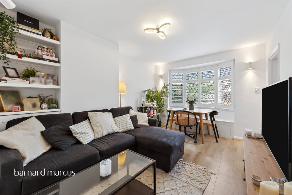 Property photo 2 of 11