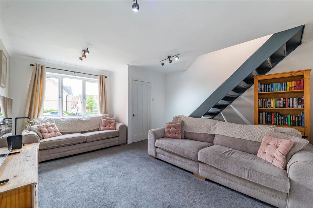 Property photo 2 of 25 Lounge