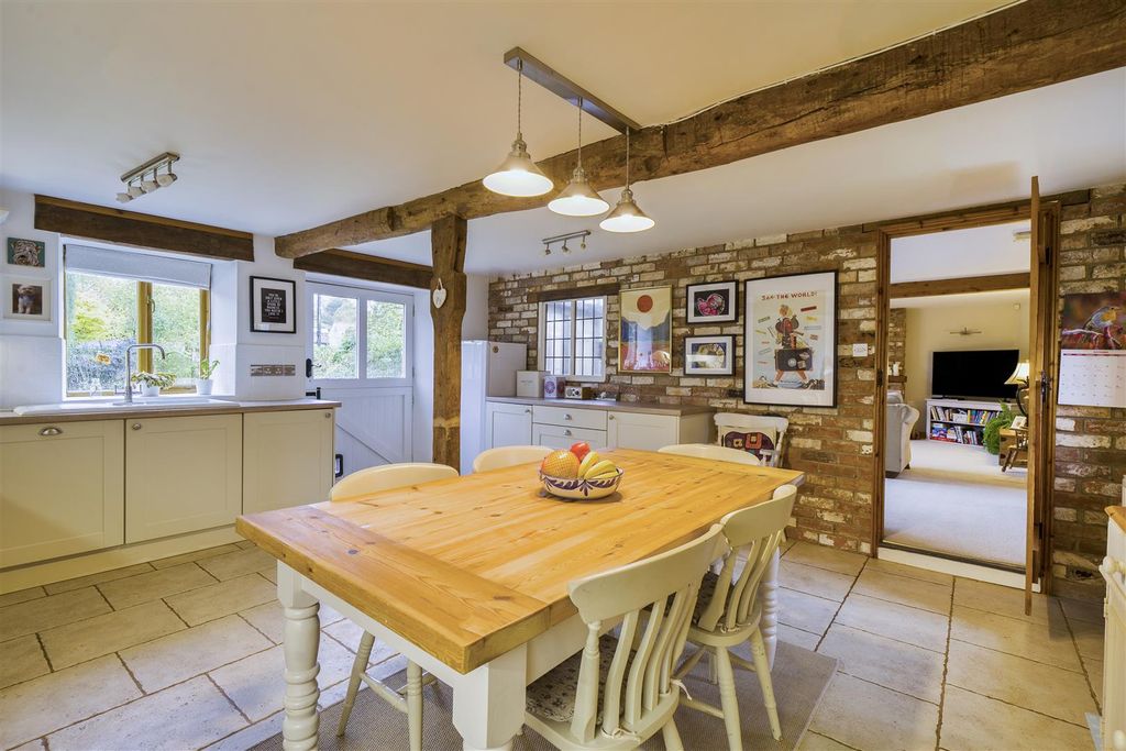 Property photo 2 of 30 1370761-19-68F646400266F.Jpg