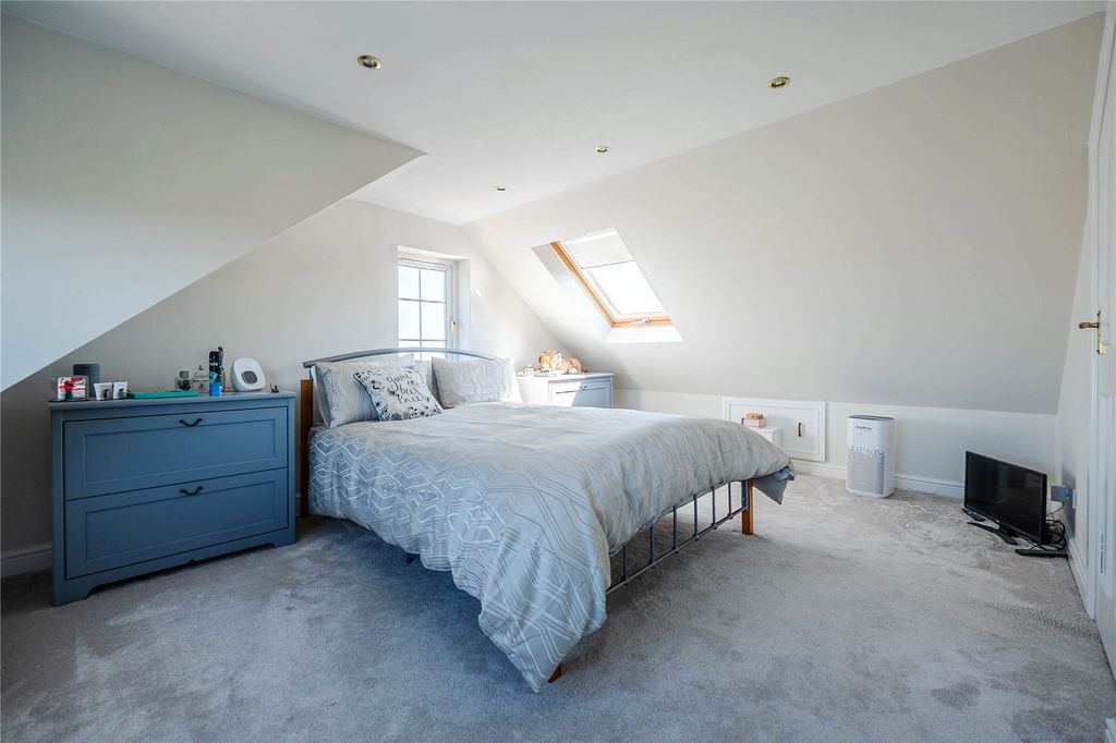 Additional image 15 of 5 bed detached house for saleSt Christophers Close, Dunstable, Bedfordshire LU5