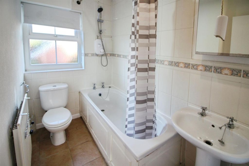 Property photo 3 of 12 Bathroom