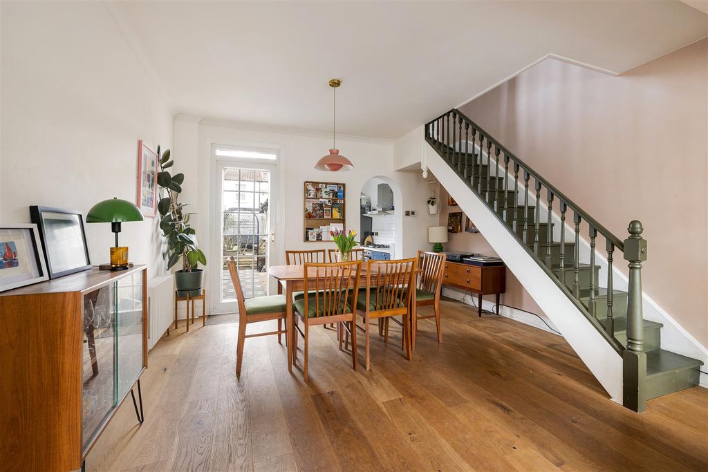 Property photo 3 of 29 Thorpe Road, E7