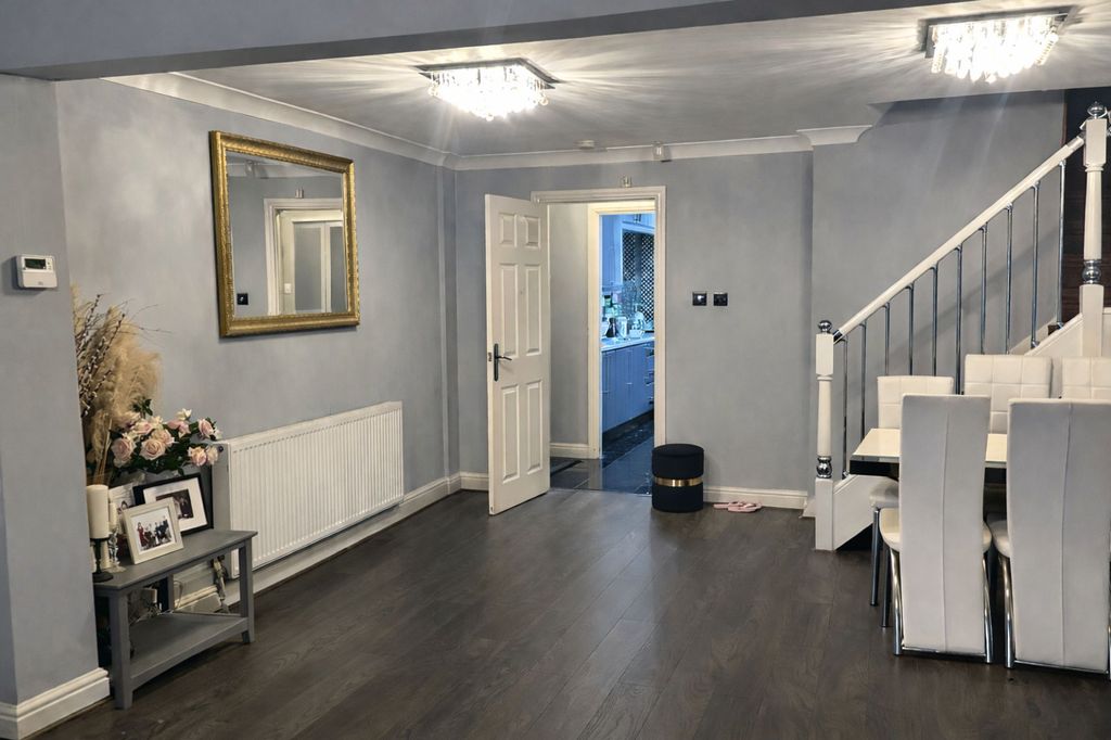 Property photo 2 of 39