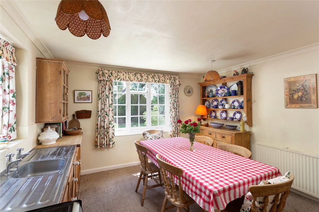 Property photo 3 of 10 Kitchen
