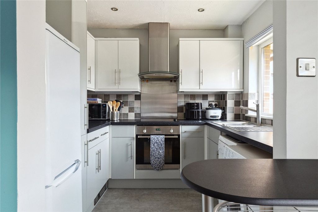 Property photo 2 of 10 Picture No. 12