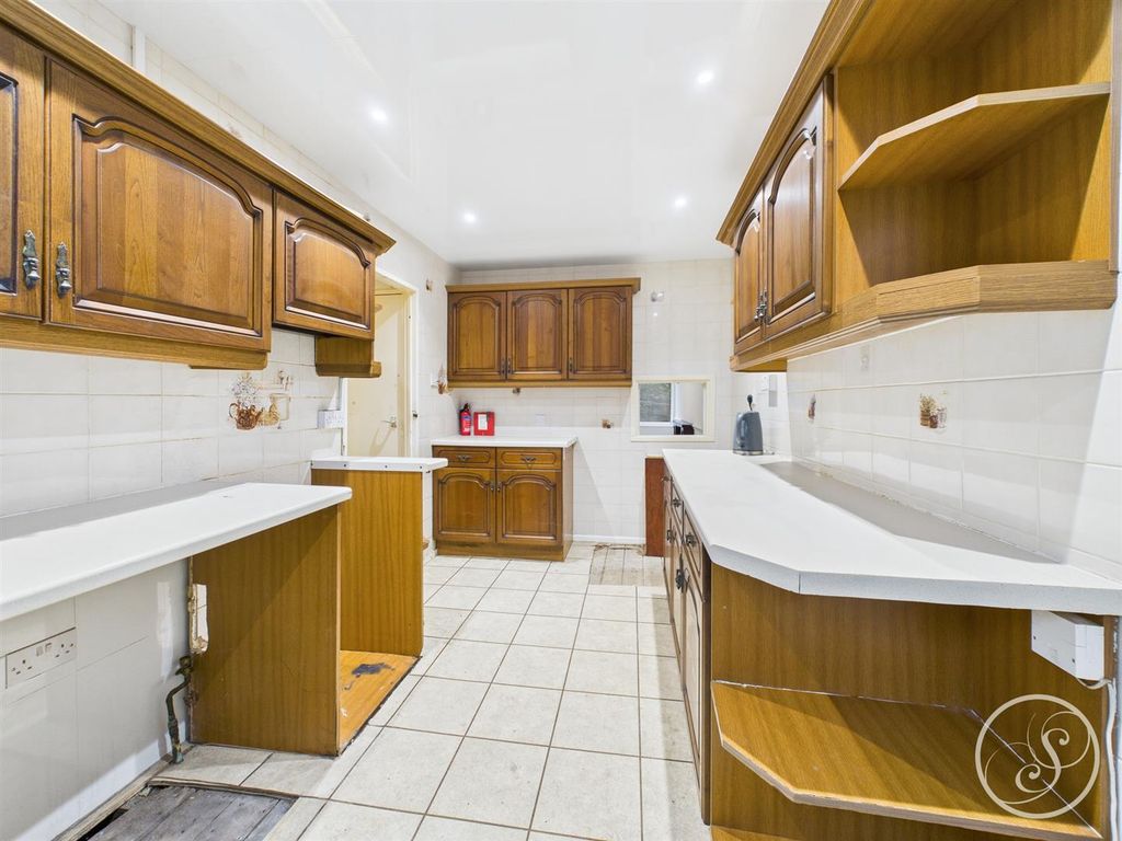 Property photo 3 of 15 Kitchen