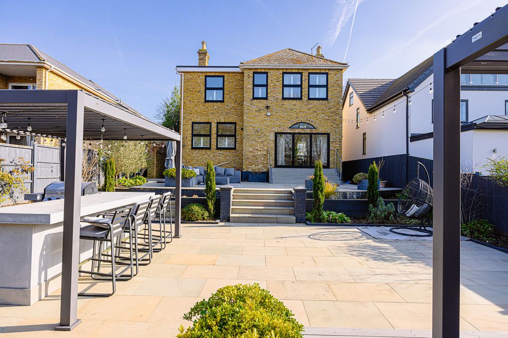 Property photo 2 of 41