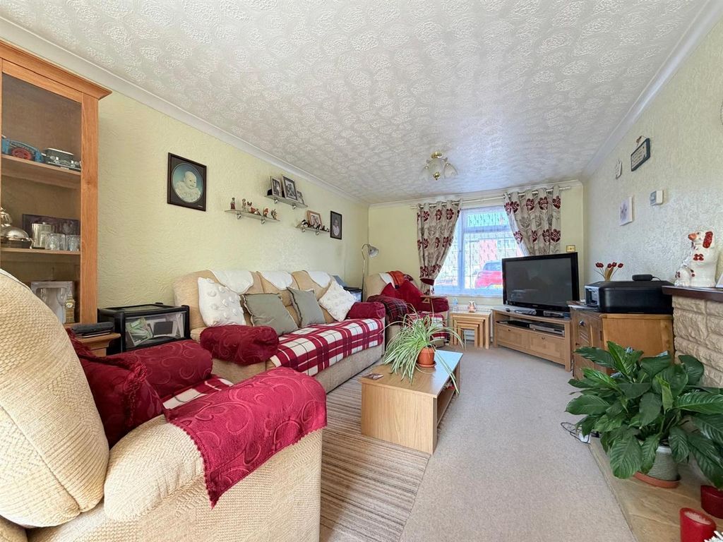Property photo 2 of 17
