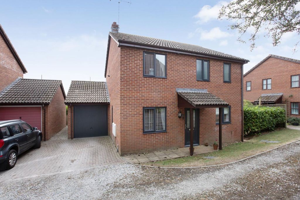 Property photo 1 of 18