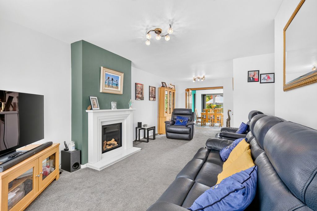 Property photo 2 of 31