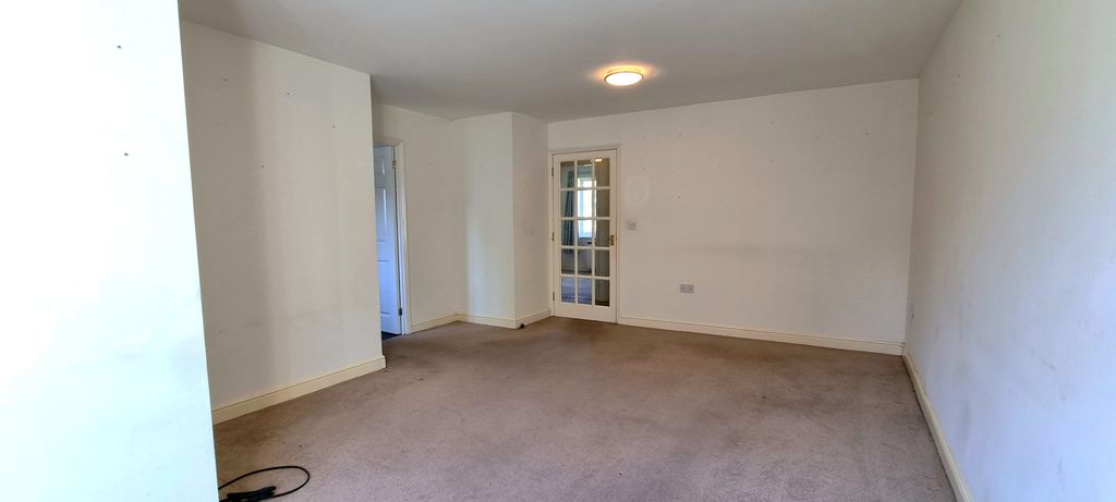 Property photo 3 of 7 Living Room