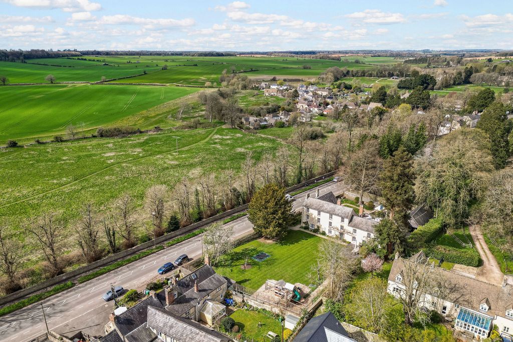 Property photo 2 of 21