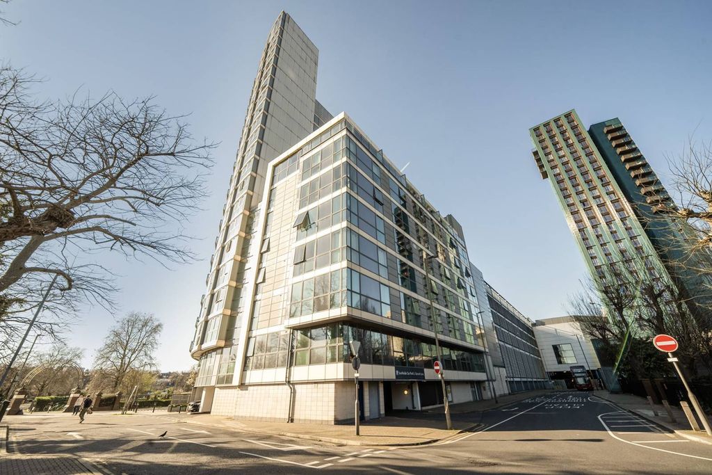 Property photo 1 of 8