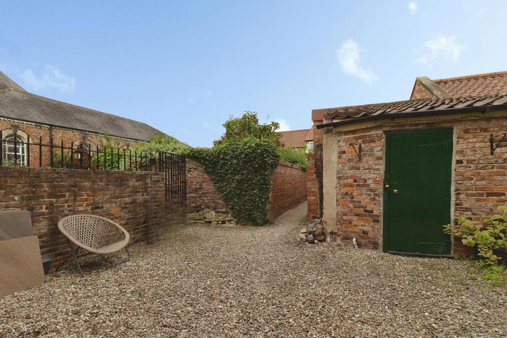 Property photo 2 of 15 Pbox-Img.Jpg