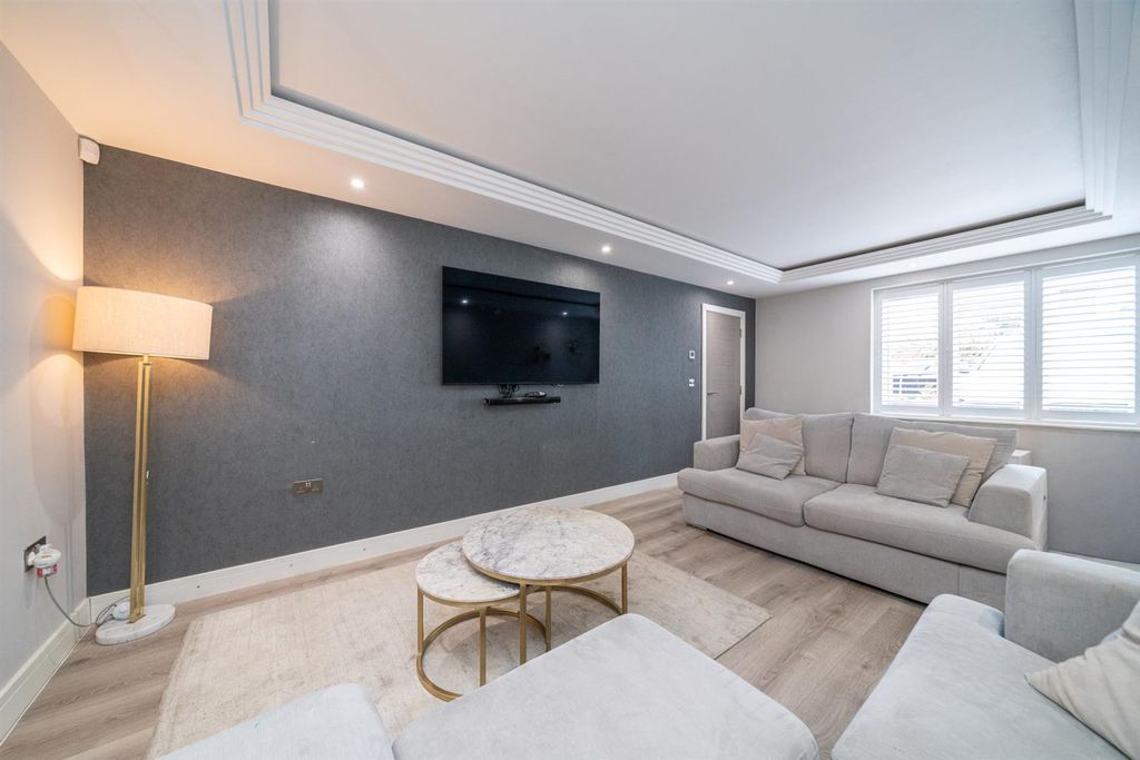 Property photo 2 of 37 35A-Rowlatt-Drive-02964.Jpg