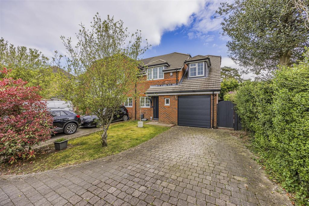 Property photo 1 of 22 14 Trafalgar Rise, Clanfield-Porticomarketing-Sold