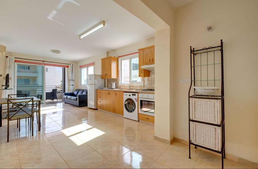Property photo 2 of 10 Lounge Kitchen...