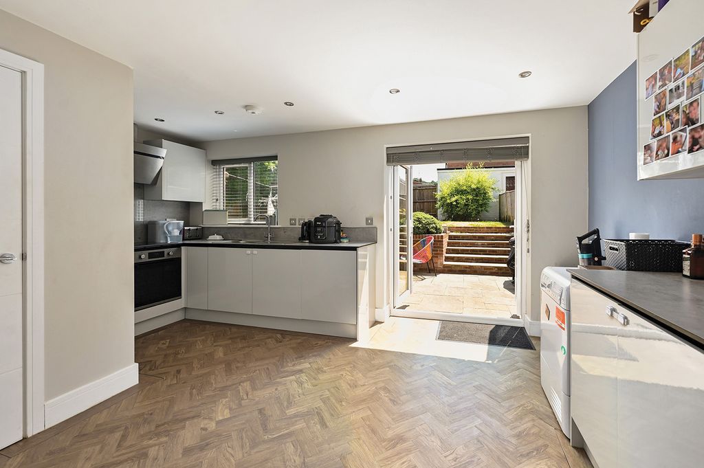 Property photo 2 of 10 Cheviot Road (6)