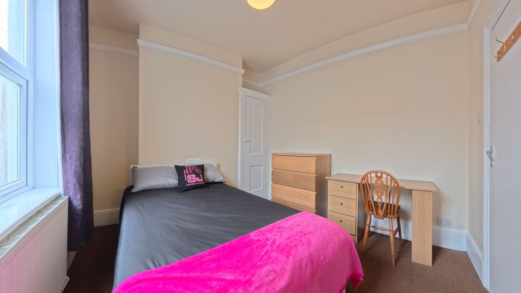 Property photo 3 of 9 Bed 3