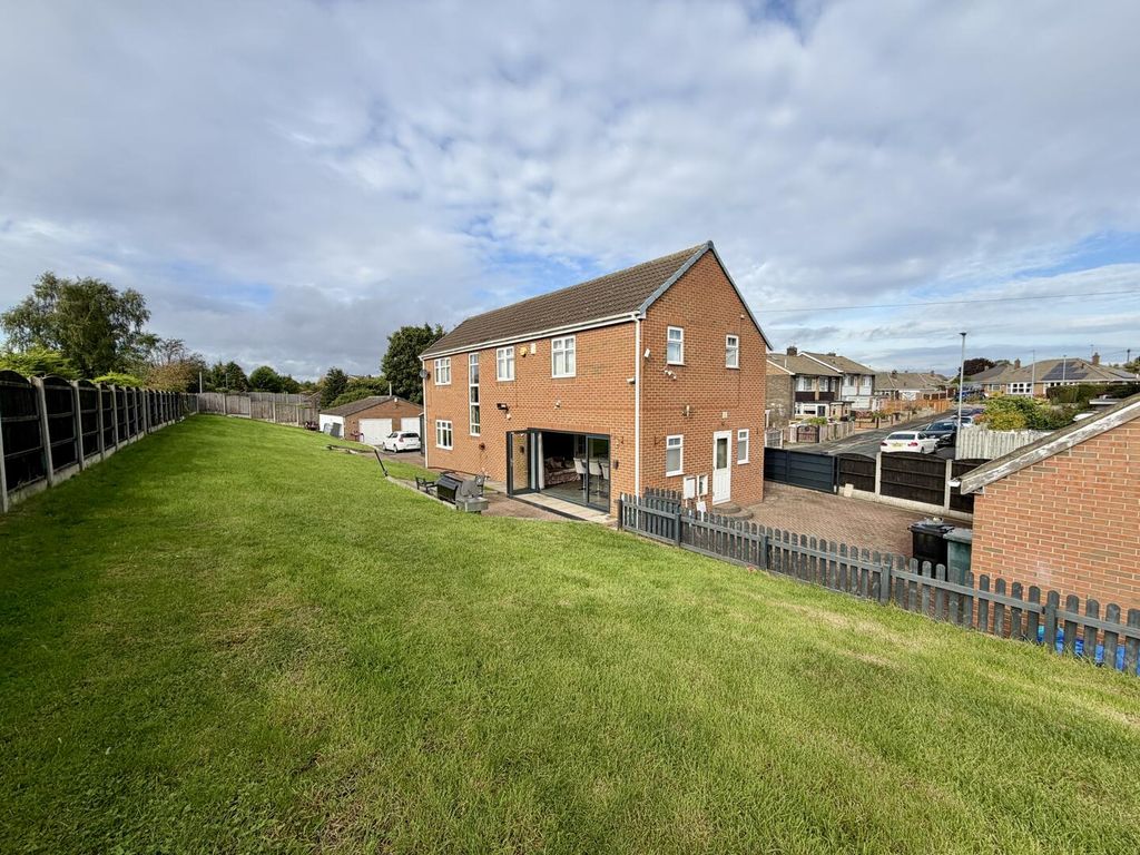 Property photo 1 of 33 Rear Garden